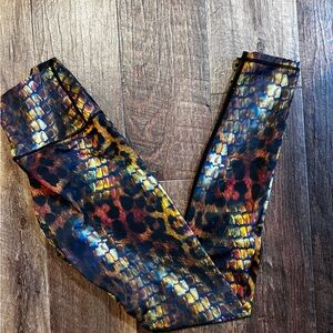 Yoga Democracy snake skin/fish scale iridescent leggings